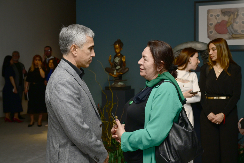 "The Mystery of the Rose" exhibition by sculptor Andrey Ostashov opens at Heydar Aliyev Center (PHOTO)