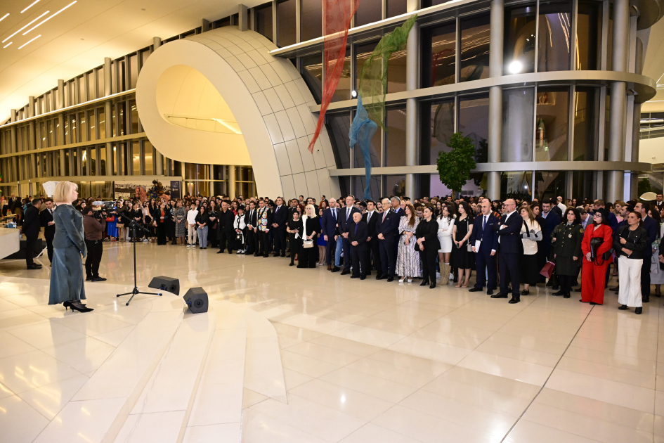 "The Mystery of the Rose" exhibition by sculptor Andrey Ostashov opens at Heydar Aliyev Center (PHOTO)