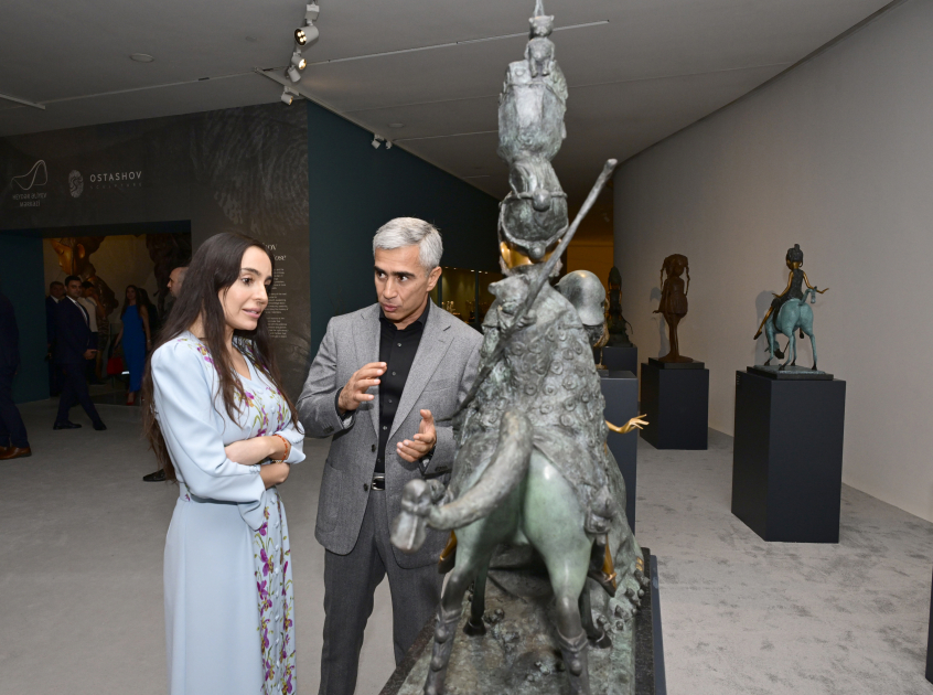 "The Mystery of the Rose" exhibition by sculptor Andrey Ostashov opens at Heydar Aliyev Center (PHOTO)