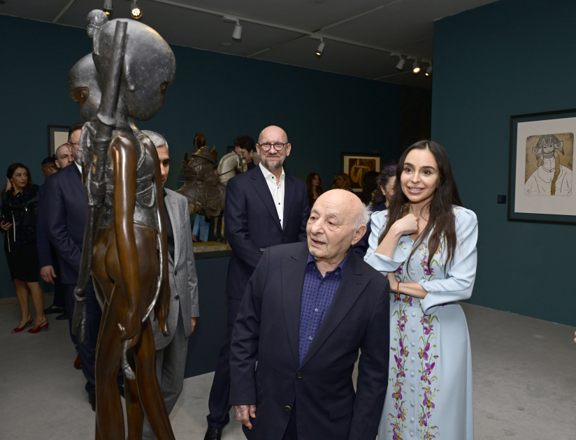 "The Mystery of the Rose" exhibition by sculptor Andrey Ostashov opens at Heydar Aliyev Center (PHOTO)