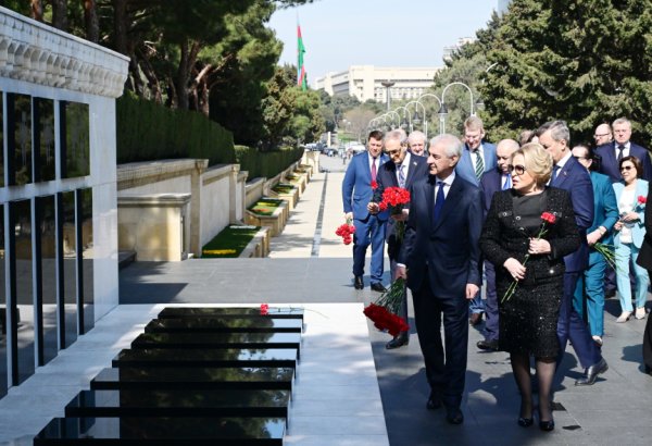 Russian Federation Council Chair visits Alley of Martyrs in Azerbaijan's Baku (PHOTO)