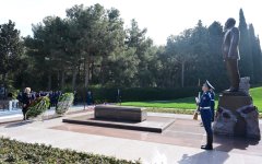 Russian Federation Council Chairperson pays tribute to Great Leader Heydar Aliyev's tomb (PHOTO)