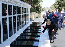 Russian Federation Council Chair visits Alley of Martyrs in Azerbaijan's Baku (PHOTO)