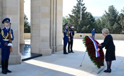 Russian Federation Council Chair visits Alley of Martyrs in Azerbaijan's Baku (PHOTO)