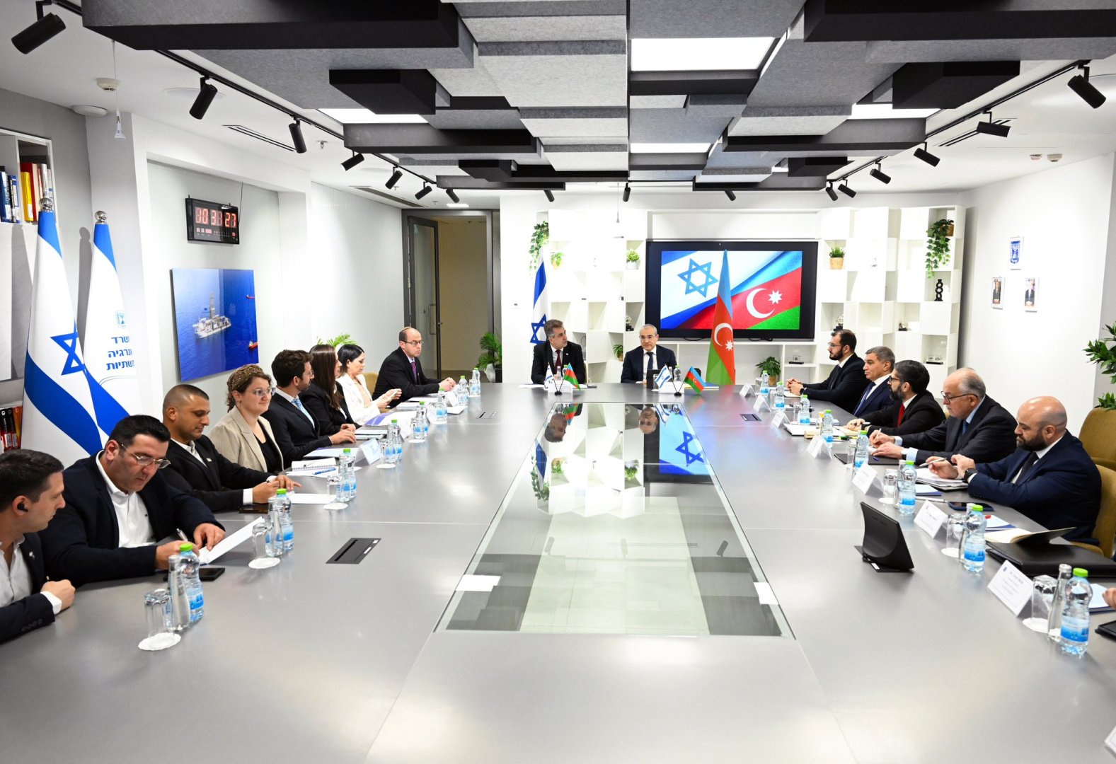 Azerbaijan, Israel assess options for fostering economic ties