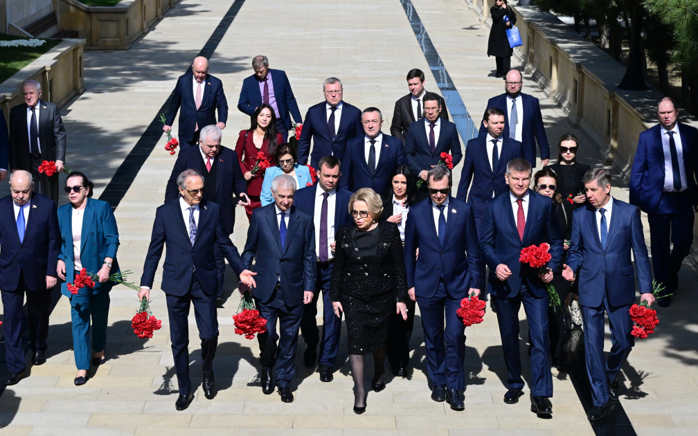 Russian Federation Council Chair visits Alley of Martyrs in Azerbaijan's Baku (PHOTO)