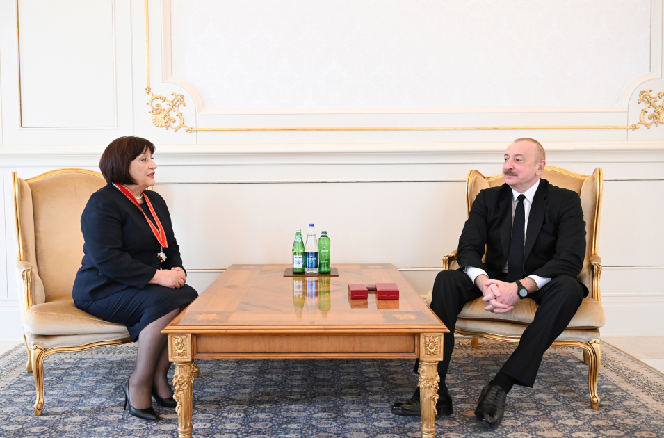 President Ilham Aliyev presents "Sharaf" order to Sahiba Gafarova (PHOTO/VIDEO)