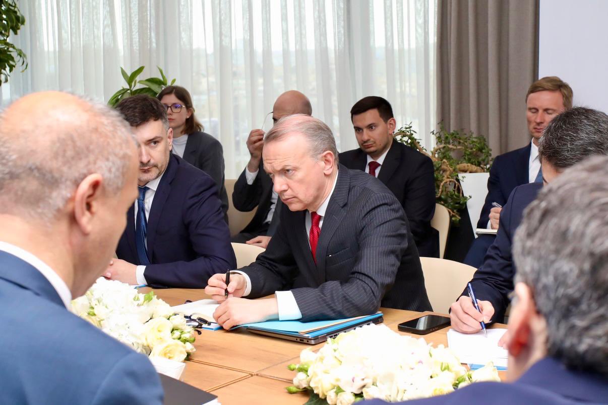 Azerbaijan, EU focus on shots for offshore wind energy dev't in Caspian Sea (PHOTO)