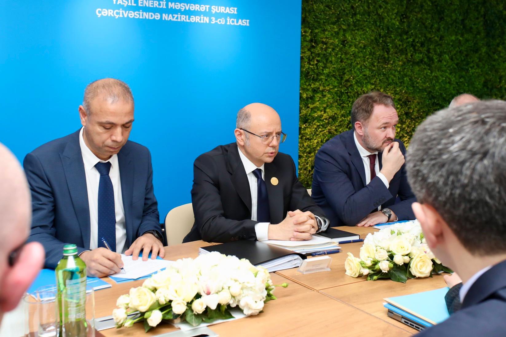 Azerbaijan, EU focus on shots for offshore wind energy dev't in Caspian Sea (PHOTO)