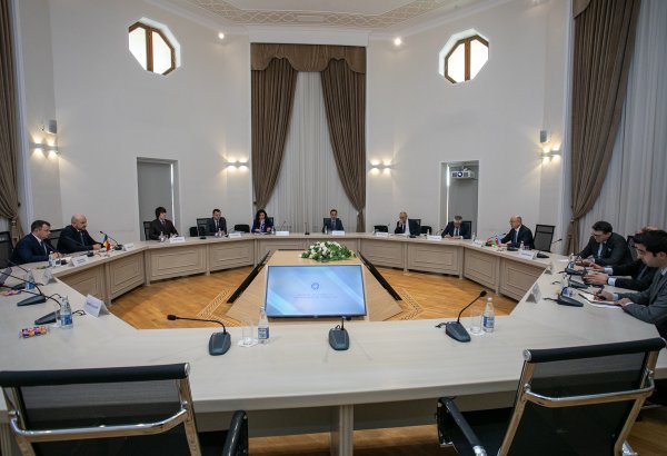 Azerbaijan, Moldova convene to brainstorm energy cooperation (PHOTO)