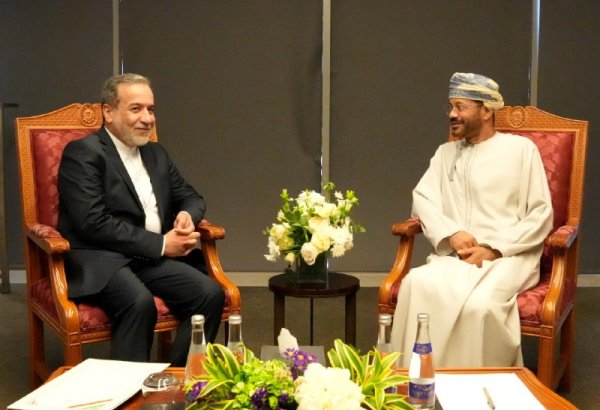 Iranian FM briefs Oman on key position in US talks