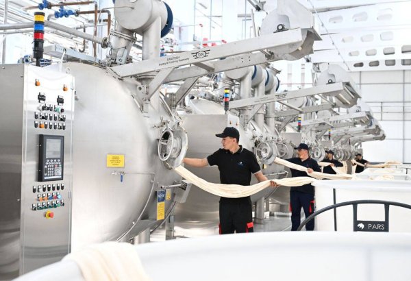 President of Uzbekistan explores full potential of Andijan’s new textile facility