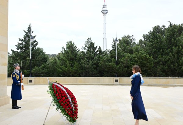 Slovenian deputy PM visits Alley of Martyrs and monument to Mehdi Huseynzade in Baku