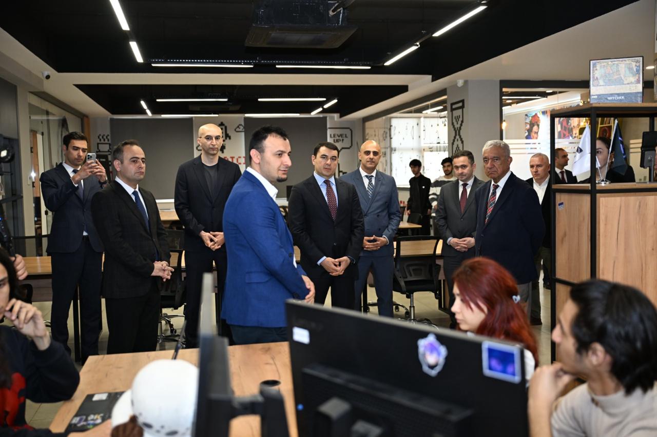 ADA University rector tours newly established creative center, reviews facilities (PHOTO)