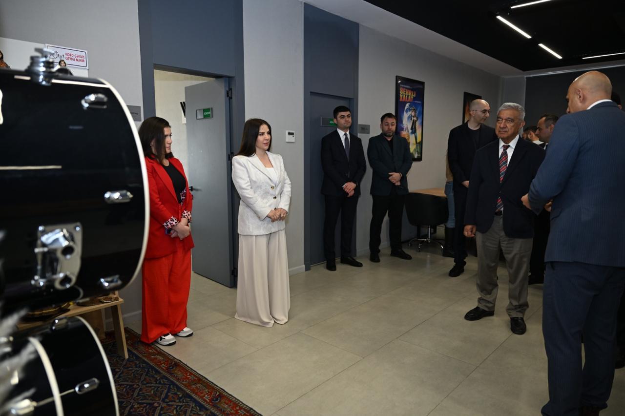 ADA University rector tours newly established creative center, reviews facilities (PHOTO)