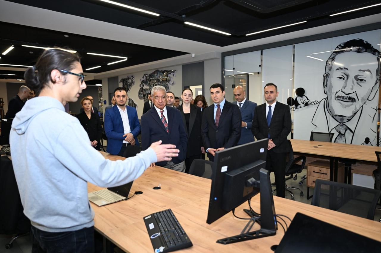 ADA University rector tours newly established creative center, reviews facilities (PHOTO)