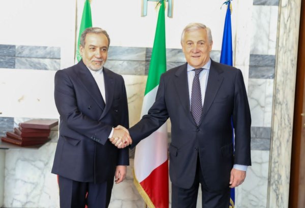 Iranian FM focuses on nuclear agreement issues with Italian counterpart