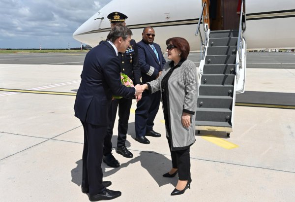 Azerbaijani parliamentary delegation leaves for Italy to attend Pope Francis' funeral (PHOTO)
