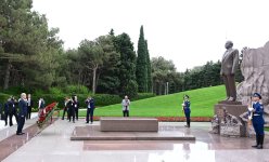 Iranian President pays tribute to National Leader Heydar Aliyev at Alley of Honor (PHOTO)