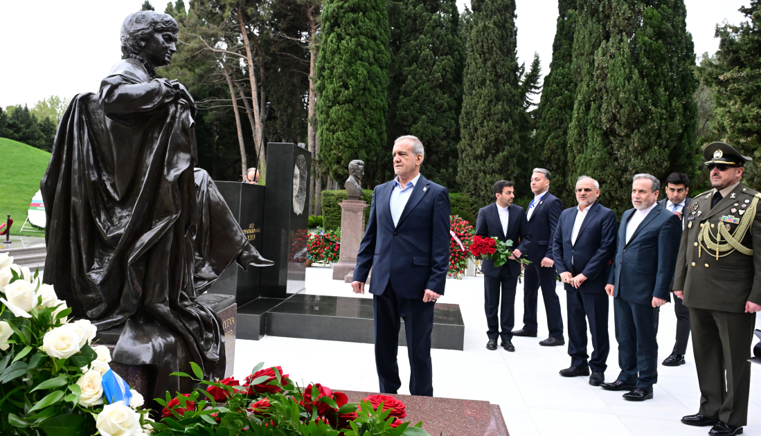 Iranian President pays tribute to National Leader Heydar Aliyev at Alley of Honor (PHOTO)