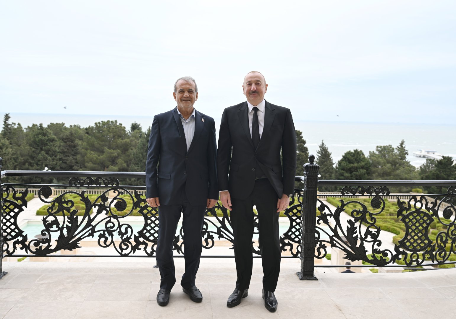President Ilham Aliyev, President Masoud Pezeshkian hold expanded meeting (PHOTO/VIDEO)