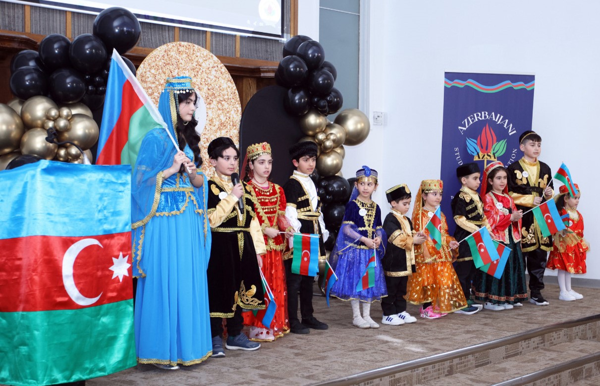 Azerbaijani diaspora successfully promotes nation's culture in Canada (PHOTO)