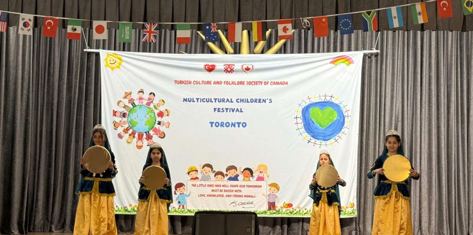Azerbaijani diaspora successfully promotes nation's culture in Canada (PHOTO)