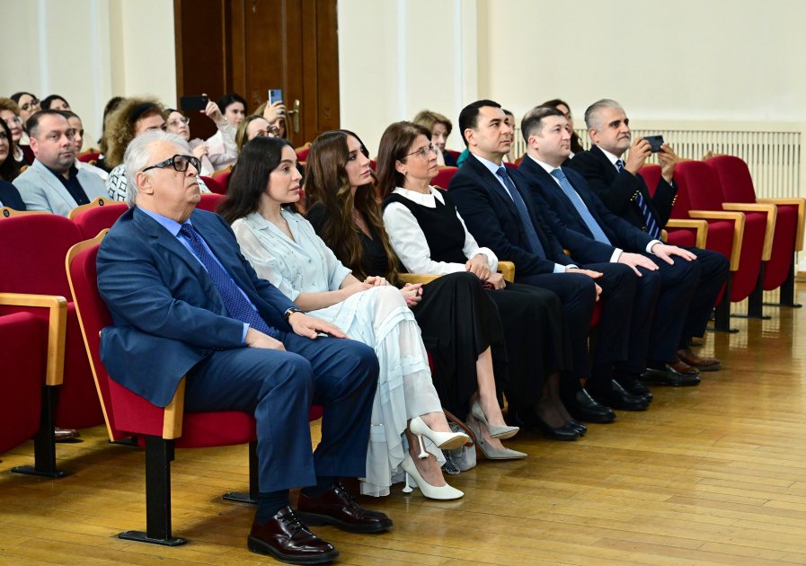 Heydar Aliyev Foundation VP Leyla Aliyeva watches concert of students and youth at Baku Music Academy (PHOTO)
