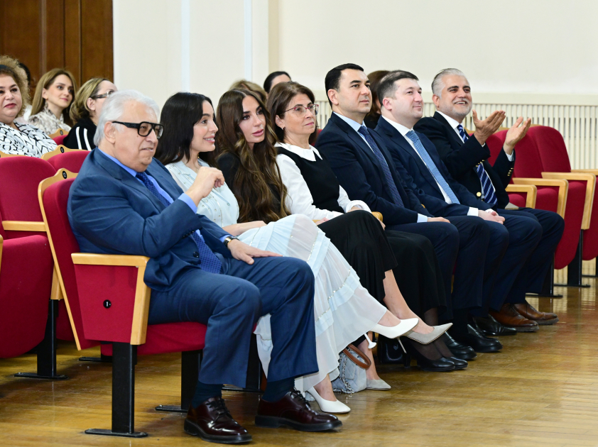 Heydar Aliyev Foundation VP Leyla Aliyeva watches concert of students and youth at Baku Music Academy (PHOTO)