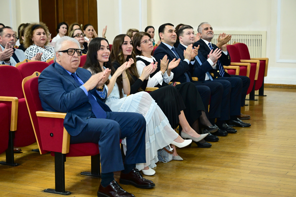 Heydar Aliyev Foundation VP Leyla Aliyeva watches concert of students and youth at Baku Music Academy (PHOTO)