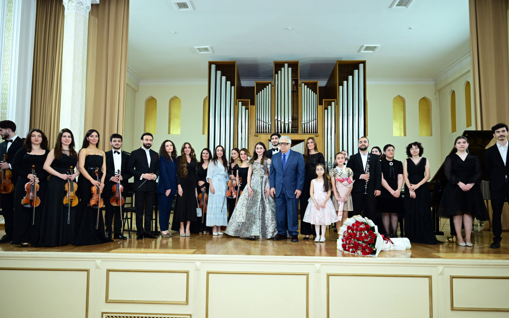 Heydar Aliyev Foundation VP Leyla Aliyeva watches concert of students and youth at Baku Music Academy (PHOTO)