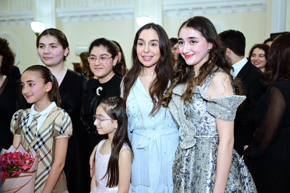 Heydar Aliyev Foundation VP Leyla Aliyeva watches concert of students and youth at Baku Music Academy (PHOTO)