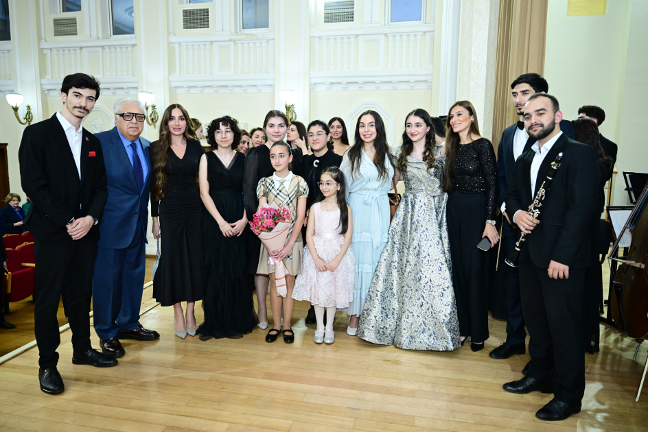 Heydar Aliyev Foundation VP Leyla Aliyeva watches concert of students and youth at Baku Music Academy (PHOTO)