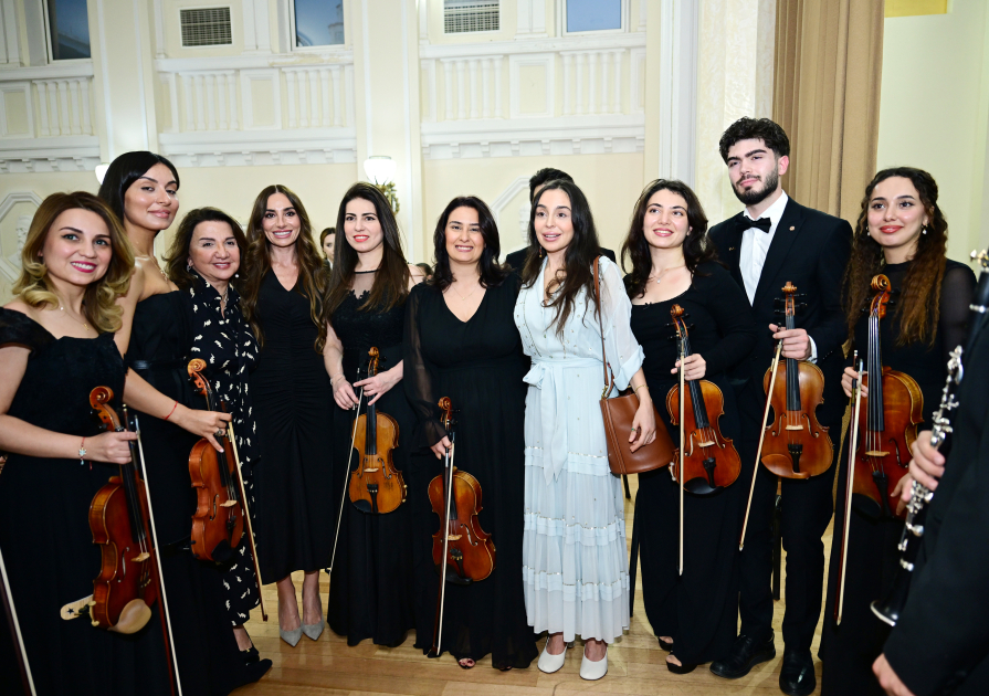 Heydar Aliyev Foundation VP Leyla Aliyeva watches concert of students and youth at Baku Music Academy (PHOTO)