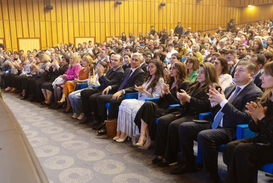 Vice-President of Heydar Aliyev Foundation Leyla Aliyeva and President of Baku Media Center Arzu Aliyeva attend “Only Culture” musical and artistic program (PHOTO)