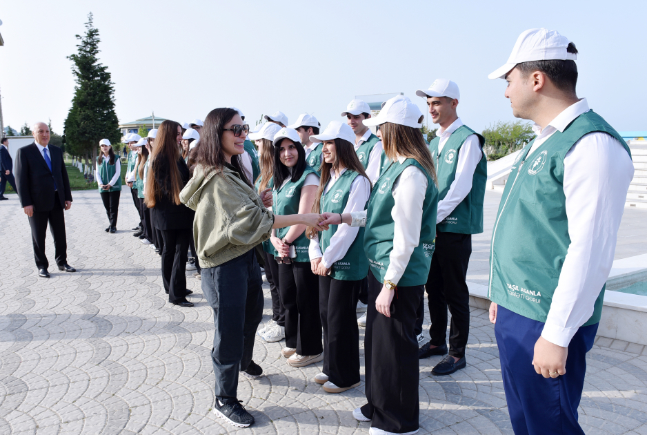 Vice-President of Heydar Aliyev Foundation Leyla Aliyeva and Arzu Aliyeva take part in tree-planting campaign in Sumgayit (PHOTO)