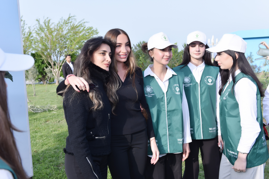 Vice-President of Heydar Aliyev Foundation Leyla Aliyeva and Arzu Aliyeva take part in tree-planting campaign in Sumgayit (PHOTO)