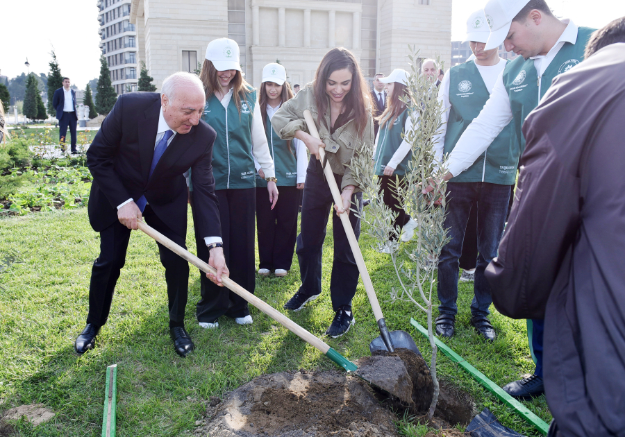 Vice-President of Heydar Aliyev Foundation Leyla Aliyeva and Arzu Aliyeva take part in tree-planting campaign in Sumgayit (PHOTO)