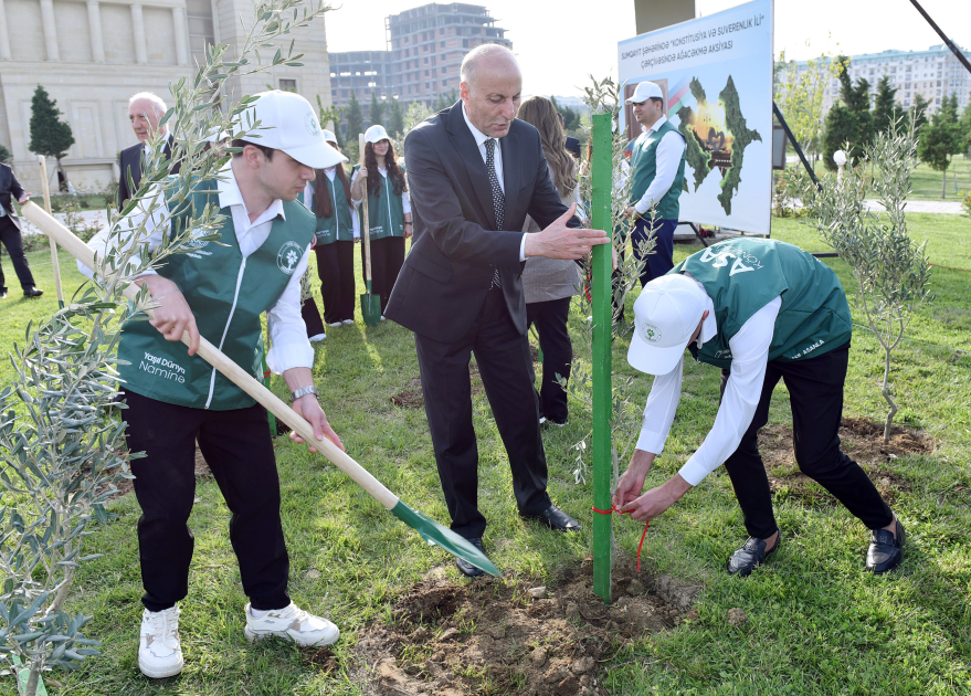 Vice-President of Heydar Aliyev Foundation Leyla Aliyeva and Arzu Aliyeva take part in tree-planting campaign in Sumgayit (PHOTO)