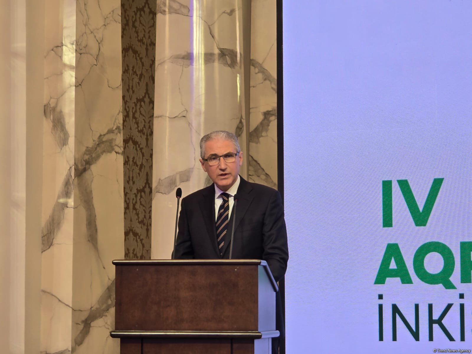 Azerbaijan urges innovative, biological approaches to backup agro-park dev't