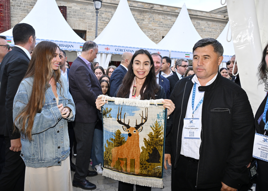 Heydar Aliyev Foundation VP Leyla Aliyeva and Head of Baku Media Center Arzu Aliyeva visit International Carpet Festival (PHOTO)