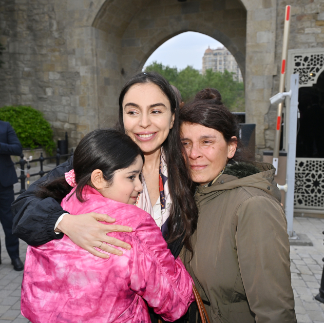 Heydar Aliyev Foundation VP Leyla Aliyeva and Head of Baku Media Center Arzu Aliyeva visit International Carpet Festival (PHOTO)