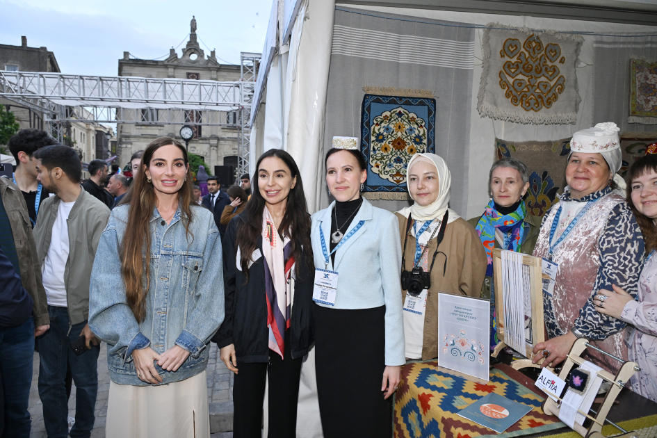 Heydar Aliyev Foundation VP Leyla Aliyeva and Head of Baku Media Center Arzu Aliyeva visit International Carpet Festival (PHOTO)