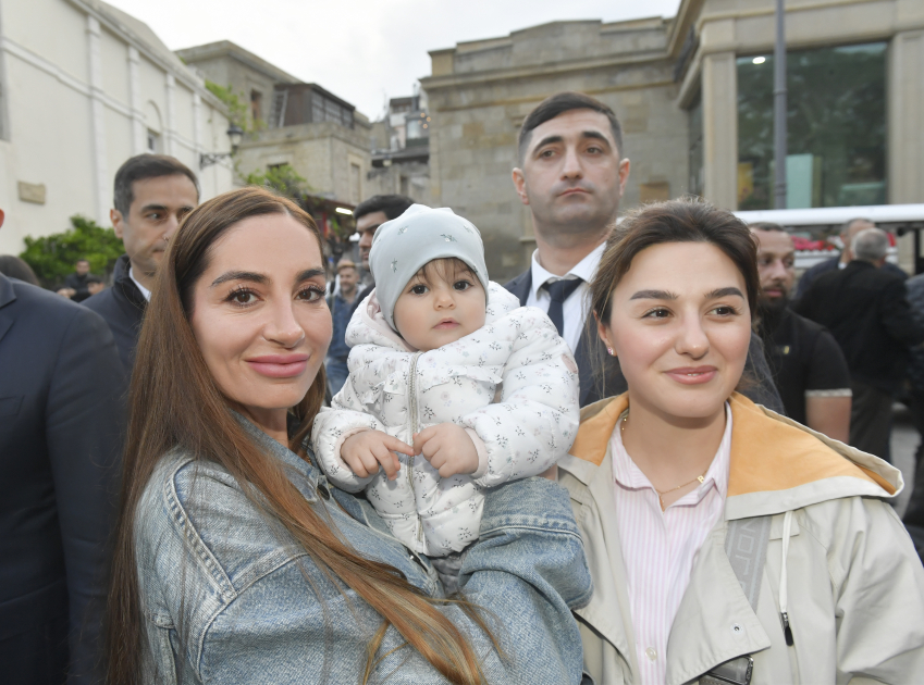 Heydar Aliyev Foundation VP Leyla Aliyeva and Head of Baku Media Center Arzu Aliyeva visit International Carpet Festival (PHOTO)