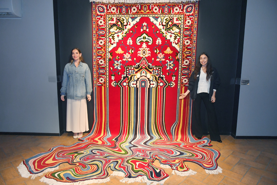 Heydar Aliyev Foundation VP Leyla Aliyeva and Head of Baku Media Center Arzu Aliyeva visit International Carpet Festival (PHOTO)
