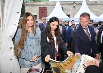 Heydar Aliyev Foundation VP Leyla Aliyeva and Head of Baku Media Center Arzu Aliyeva visit International Carpet Festival (PHOTO)