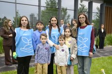 Heydar Aliyev Foundation VP Leyla Aliyeva and Head of Baku Media Center Arzu Aliyeva visit inclusive center to support creativity of vulnerable groups (PHOTO)