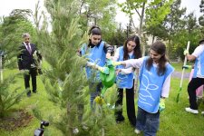 Heydar Aliyev Foundation VP Leyla Aliyeva and Head of Baku Media Center Arzu Aliyeva visit inclusive center to support creativity of vulnerable groups (PHOTO)