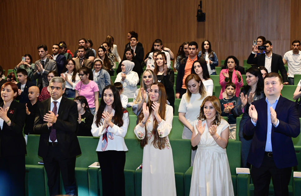 Heydar Aliyev Foundation VP Leyla Aliyeva and Head of Baku Media Center Arzu Aliyeva visit inclusive center to support creativity of vulnerable groups (PHOTO)