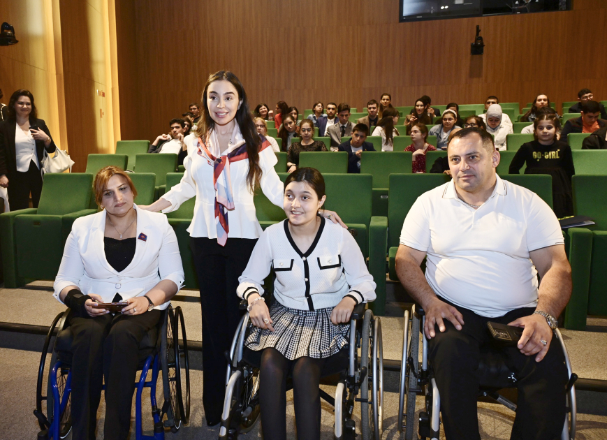 Heydar Aliyev Foundation VP Leyla Aliyeva and Head of Baku Media Center Arzu Aliyeva visit inclusive center to support creativity of vulnerable groups (PHOTO)